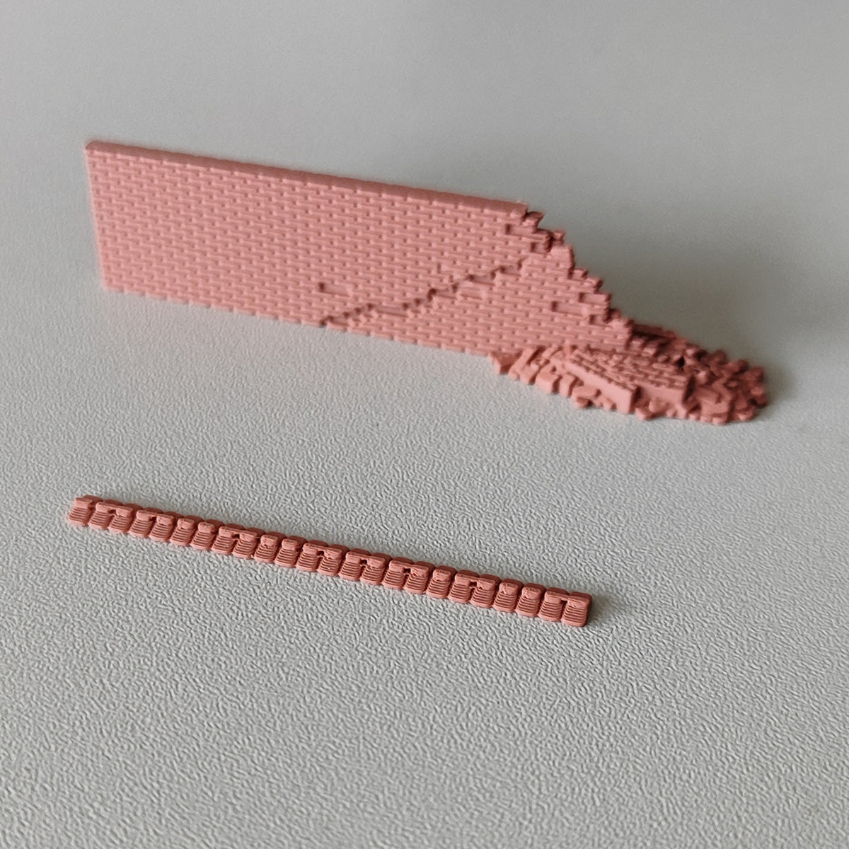 Eingestürzte Ziegelmauer mit Schutthaufen Spur H0