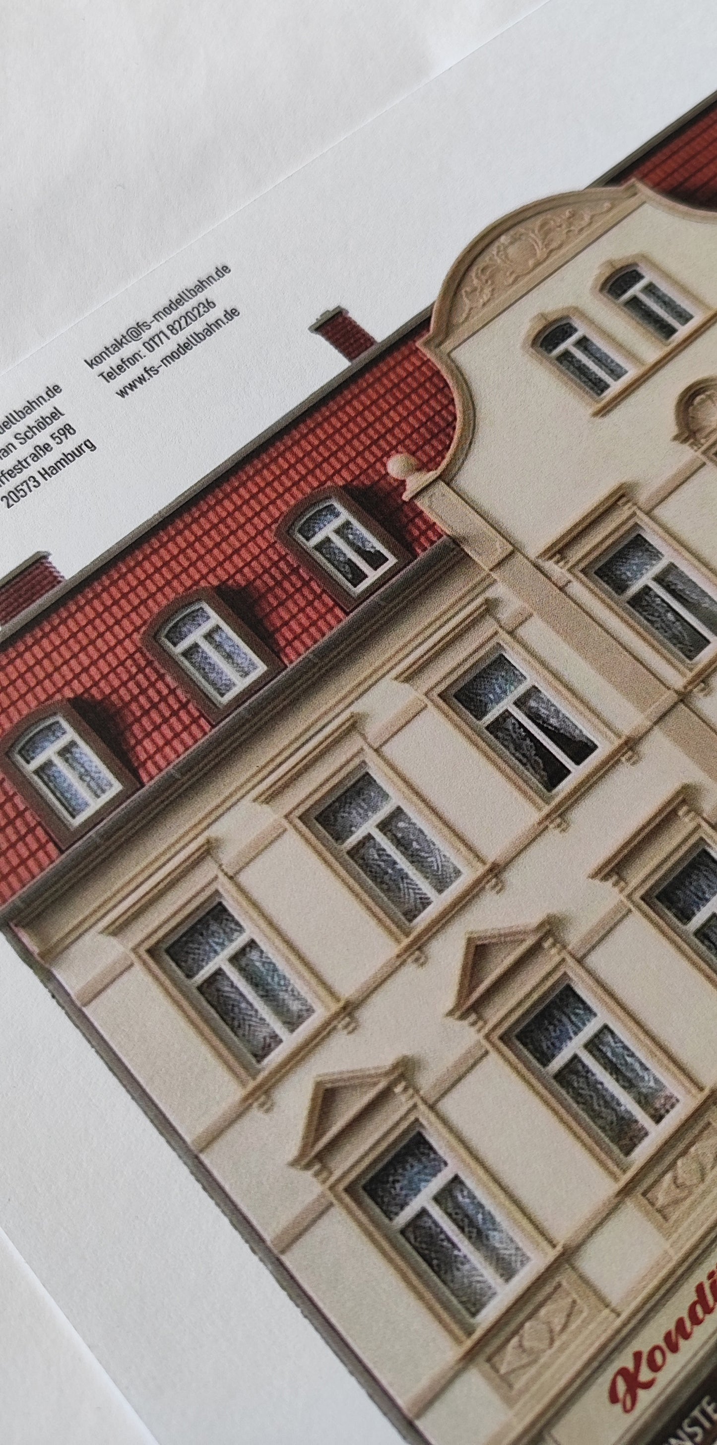 Model Railway Backdrop Gründerzeit Apartment Building with Rendered Facade and Confectionery H0 Scale 1:87 KM00000098