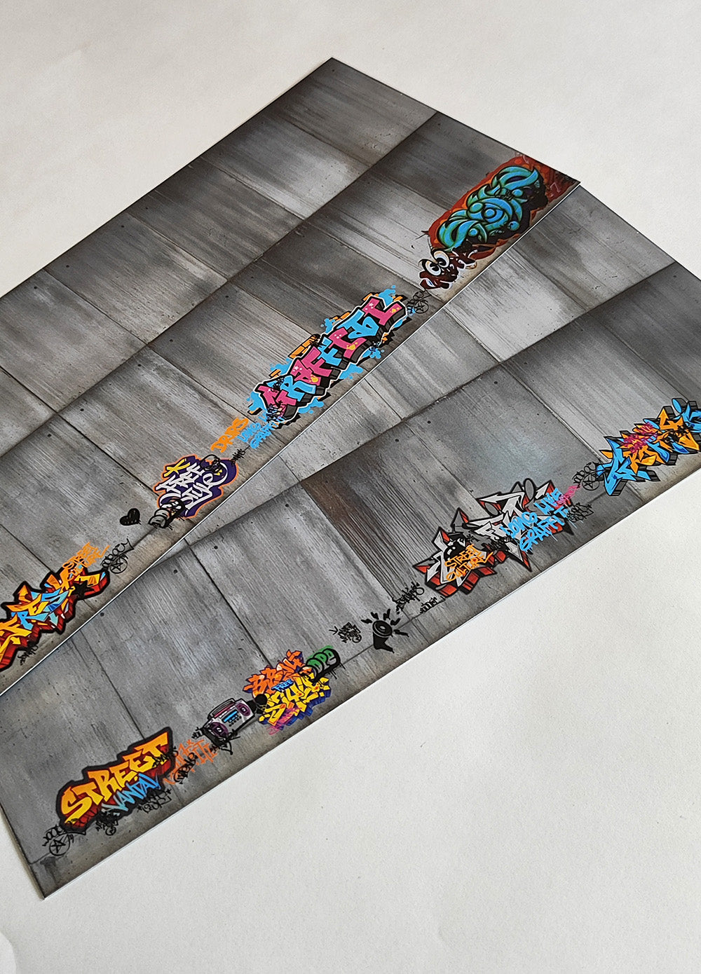 Dekorbögen moderne Betonwand mit Graffiti Set 1 Spur H0 13,8cm x 29,7cm | DB00000052