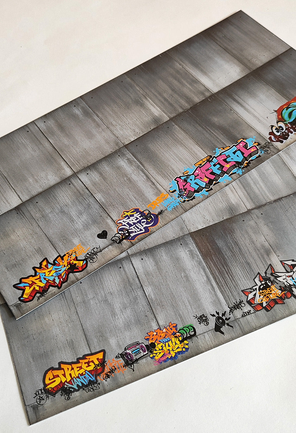 Dekorbögen moderne Betonwand mit Graffiti Set 1 Spur H0 13,8cm x 29,7cm | DB00000052