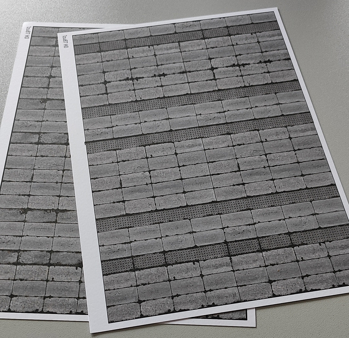 2er Set Dekorbögen Betonplattenweg ehemalige DDR in Spur H0 | DB00000071