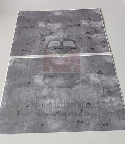 2er Set Dekorbögen dunkler Asphalt mit Rissen und Flickstellen in Spur H0