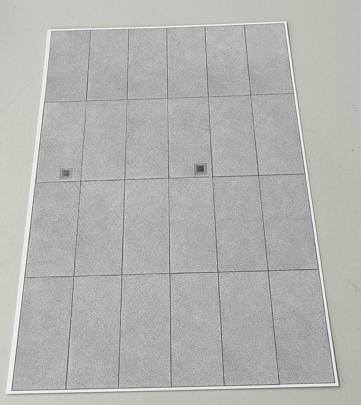 2er Set Dekorbögen Betonplattenboden für Kasernen und Gewerbe in Spur H0