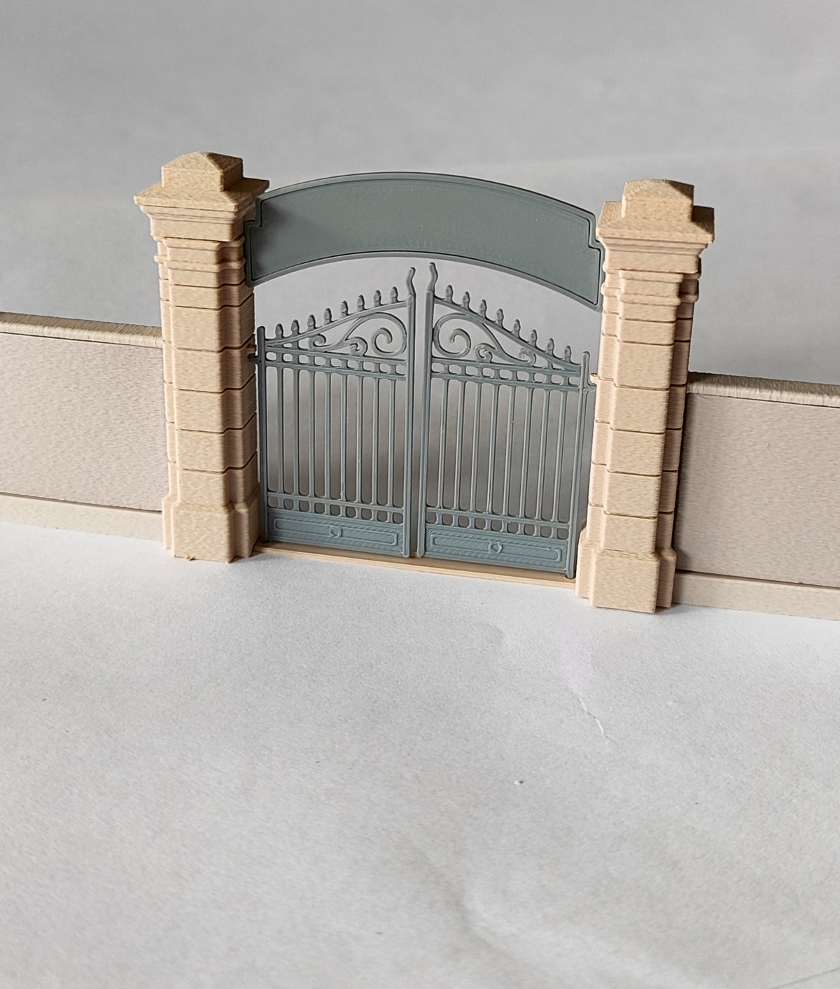 Factory Gate for Plastered Walls for Industrial Sites or Engine Sheds, H0 Scale