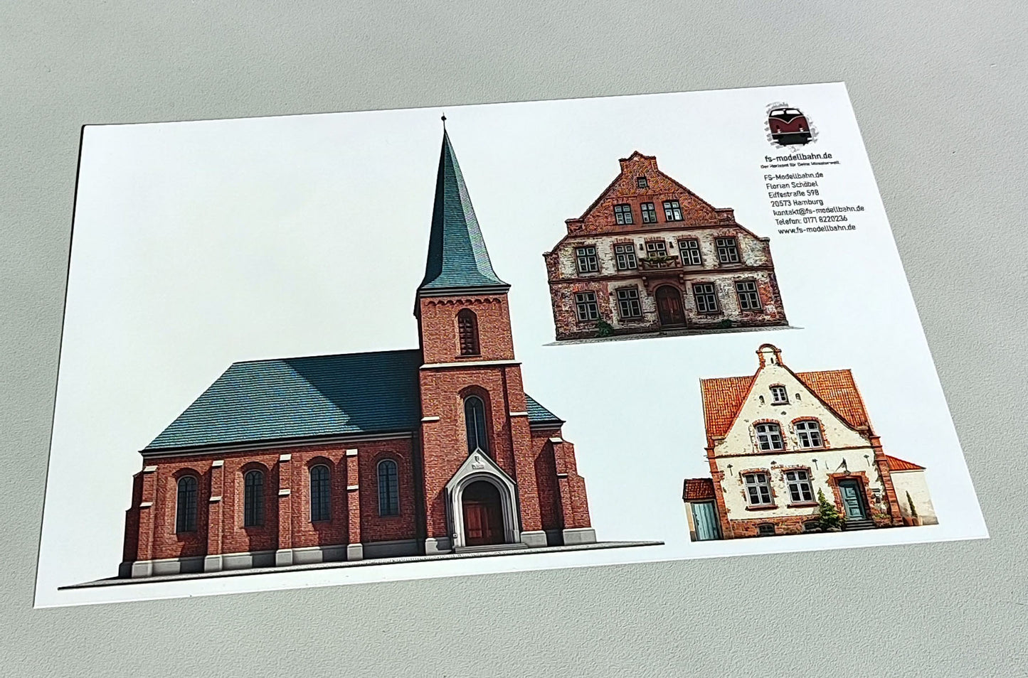 Modellbahnhintergrund in Spur N in 1 zu 160 Dorf mit Kirche und zwei Häusern in Norddeutschland | KM00000114