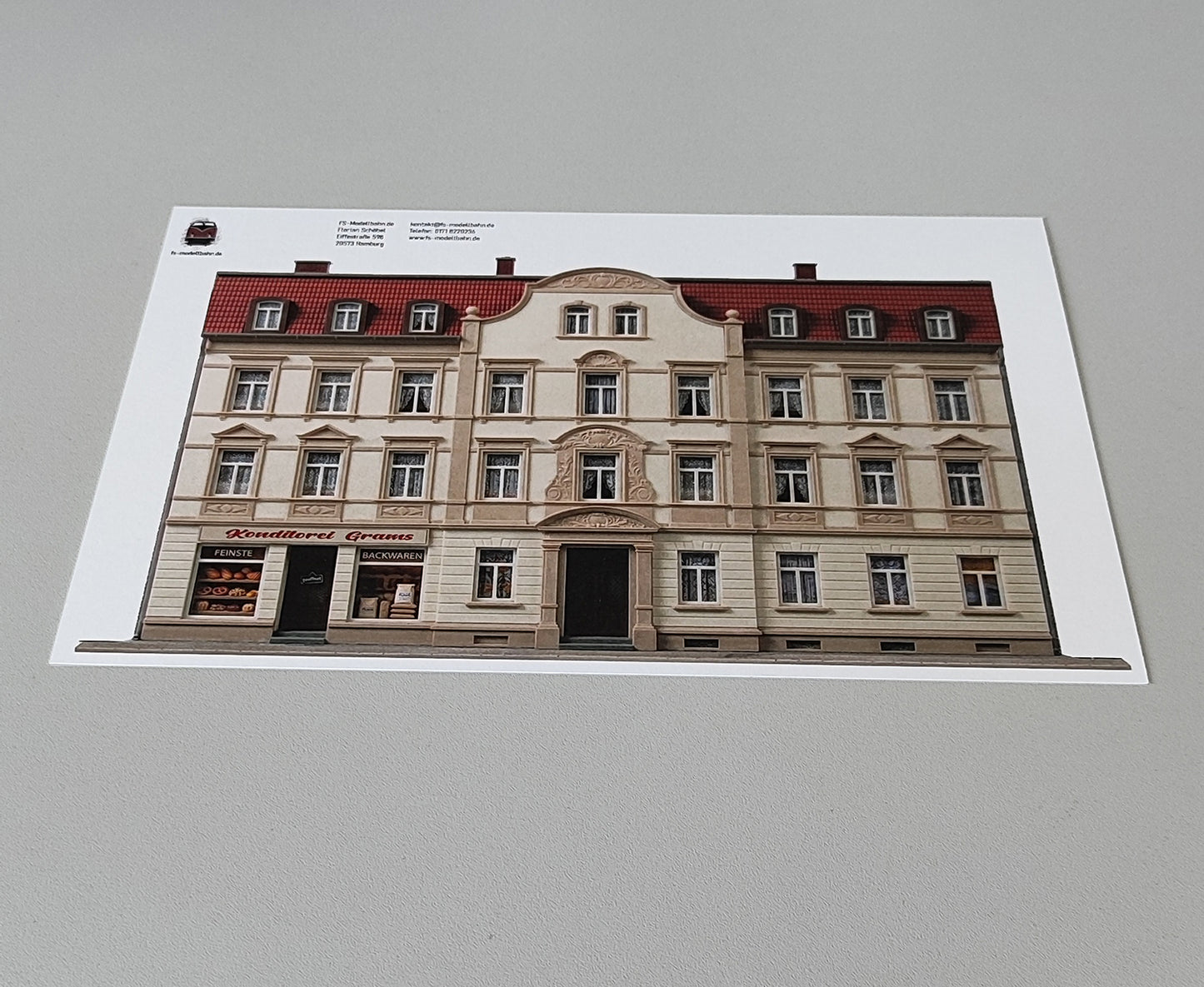 Model Railway Backdrop Gründerzeit Apartment Building with Rendered Facade and Confectionery H0 Scale 1:87 KM00000098
