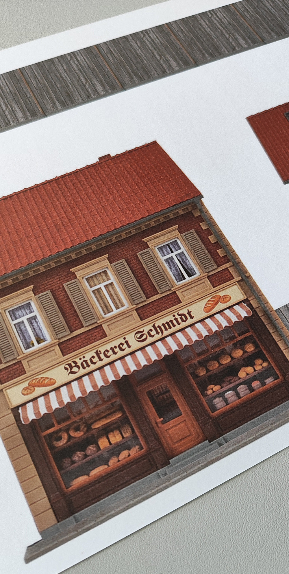 Modellbahnhintergrund zweigeschossige Fassaden mit Bäckerei Schmidt und Fleischerei mit Bretterzaun Spur H0 1zu87 KM00000088