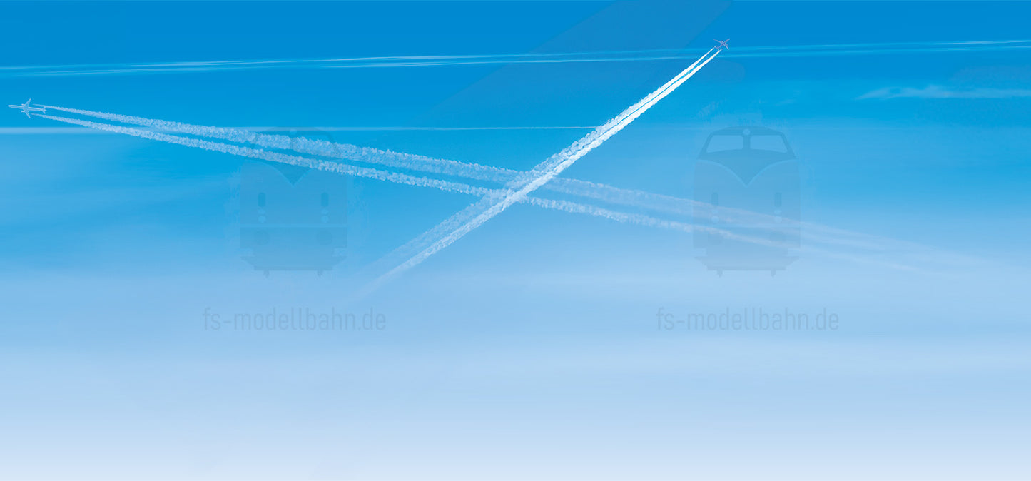 Modellbahnhintergrund blauer Himmel mit Kondensstreifen und Jets sowie Nebel Spur H0