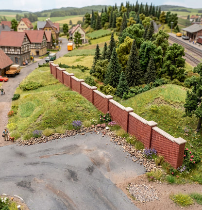 Brick walls with cement coping for commercial or residential buildings, 10 modules + corner piers, H0 gauge
